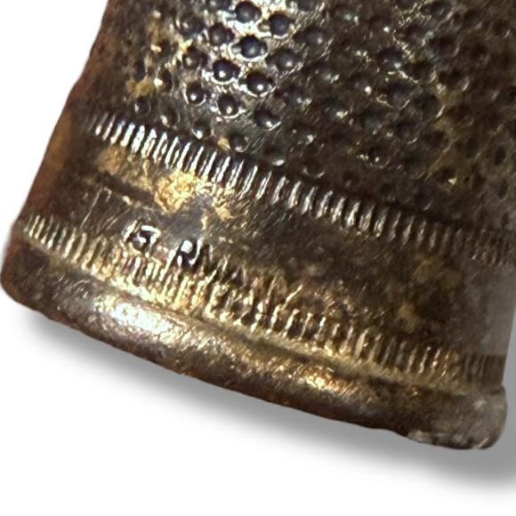 Vintage Souvenir Thimble Dimpled Silver Tone Neuschwanstein Castle Germany - Picture 6 of 7